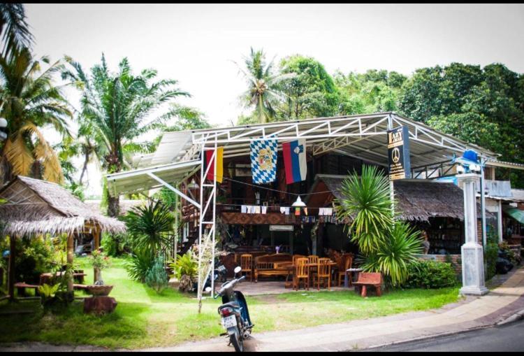 The Lazy Bar And Guesthouse Krabi town Buitenkant foto